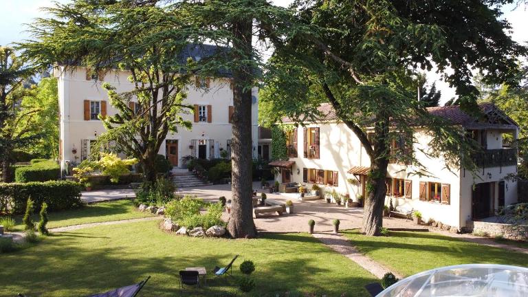 Gites du Caylar - Chambres et Appartments - Bed and Breakfast Le Caylar