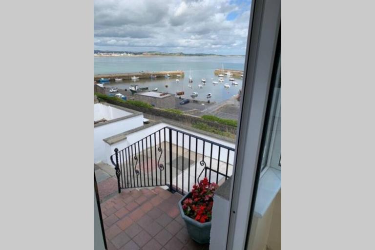 Hillhead House, 4* Rated NITB - Stunning Sea Views - B&B Newcastle