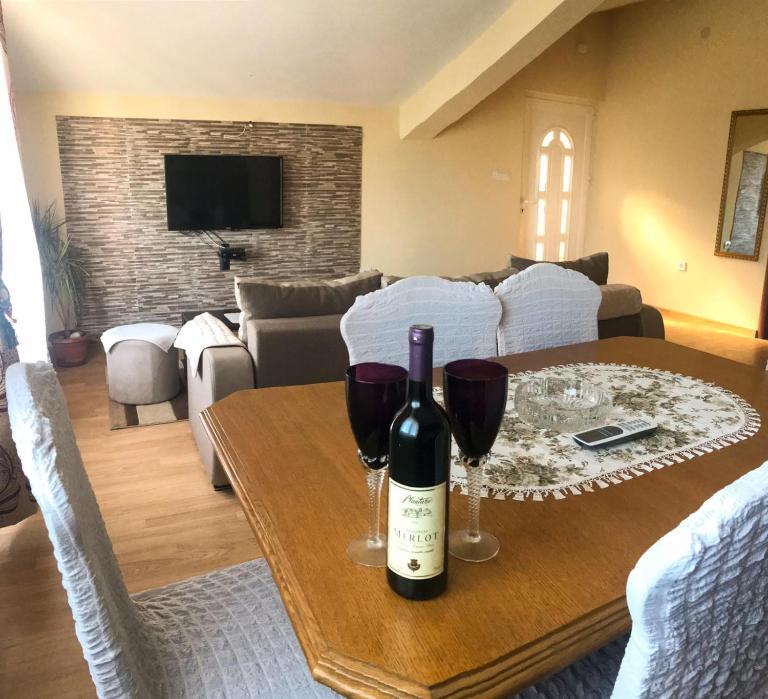 Jovana -- porodicni apartmani Igalo - B&B Herceg Novi