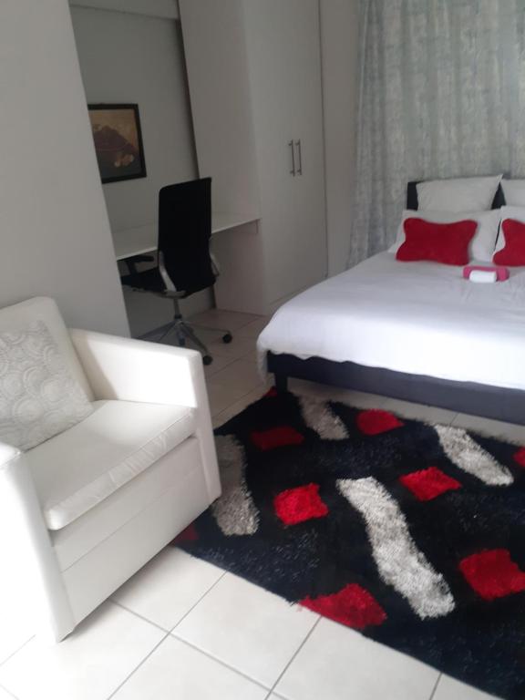 Ruros Guest House - B&B Kempton Park