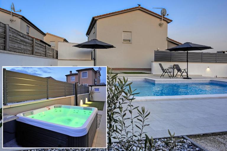Casa Tara Three-Bedroom Holiday Home - B&B Pula