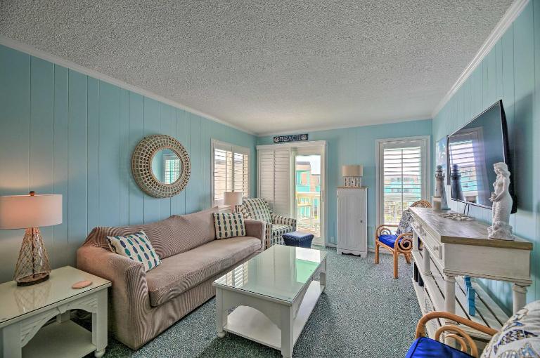 Beachfront Condo w/ Boardwalk & Pool Access! - B&B Atlantic Beach