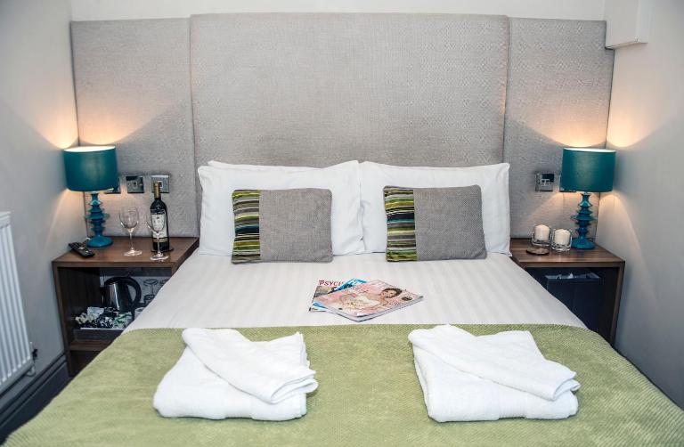 Base Serviced Apartments - City Road - B&B Chester
