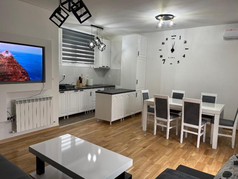 Royal Residence Apartmani 2 - Bed and Breakfast Pančevo
