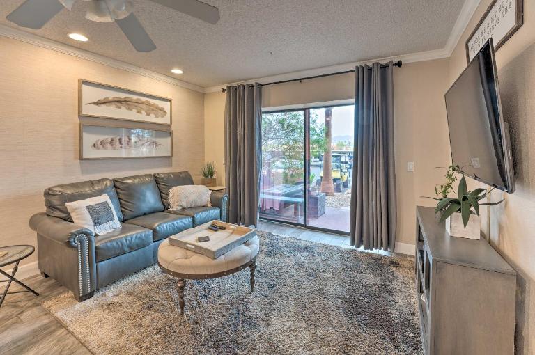 Walk to Beach: Lake Havasu Condo w/ Pool Access - B&B Lake Havasu City