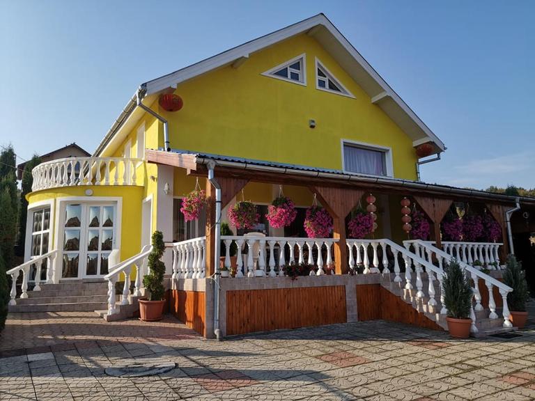 Stars Livezeni - B&B Ivănești