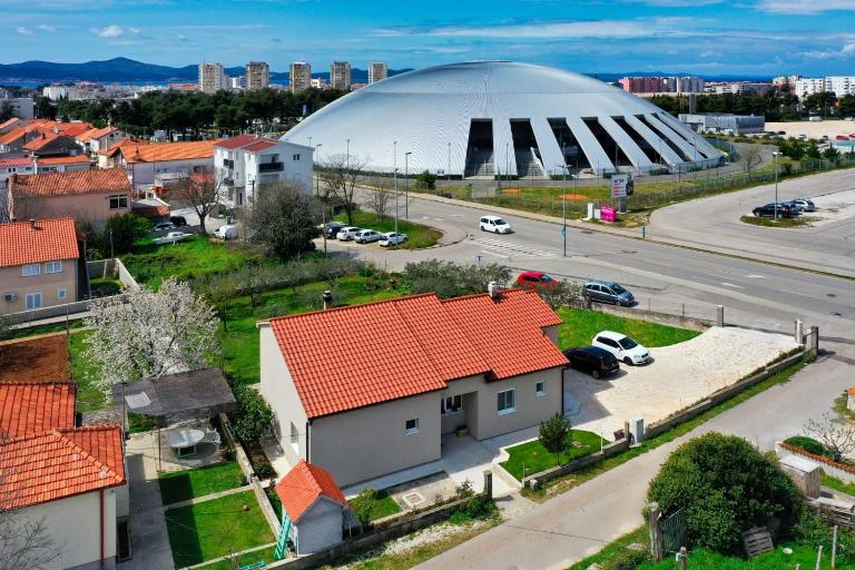 Apartman Lili sa privatnim parkingom - Bed and Breakfast Zadar