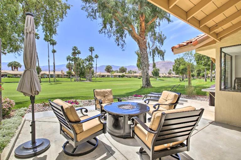 Palm Desert Escape w/ Patio, Grill & Fire Pit - Chambres d'hôtes Palm Desert