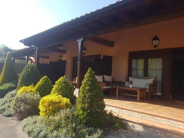 Apartamentos El Pedrayu - Bed and Breakfast Onís