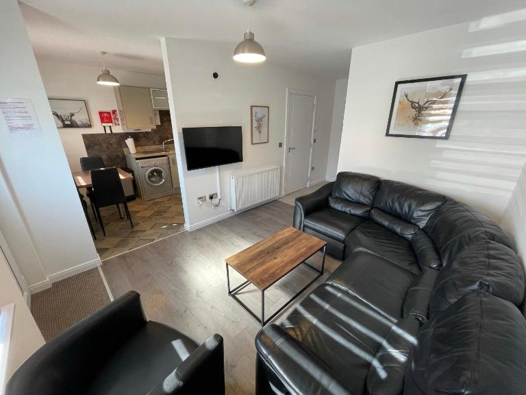 Foxglove Apartment, Relaxing 2-Bedroom 2-Storey Holiday Home Close to City Centre & Ness Islands - B&B Inverness