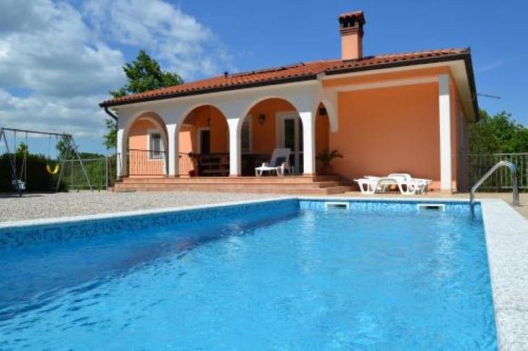 Holiday Home Zahtila - Bed and Breakfast Labin