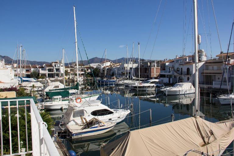 PORT ARGONAUTAS 49 BAJOS - B&B Empuriabrava