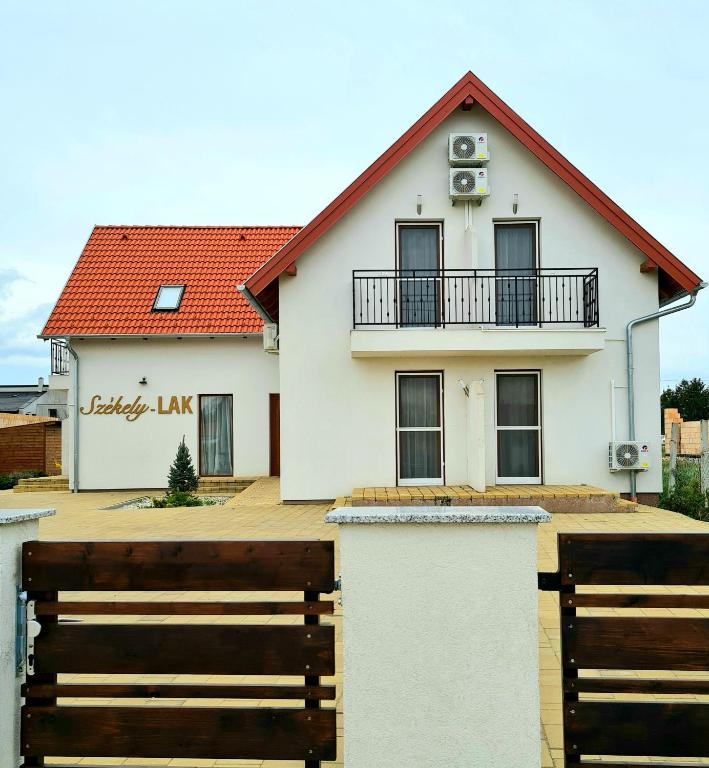 Székely-Lak Apartman Hegykő - Bed and Breakfast Hegykő