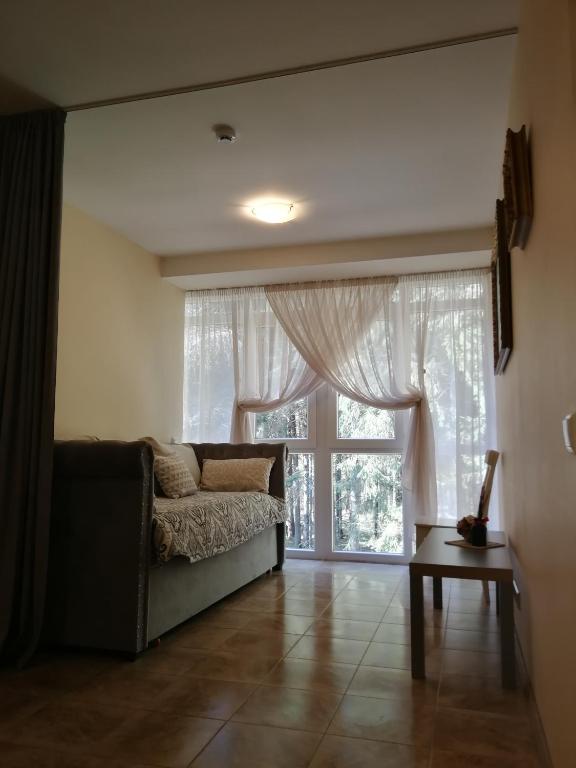 Family-friendly 2 rooms apartment with view to a forest - Bed and Breakfast Juodkrantė