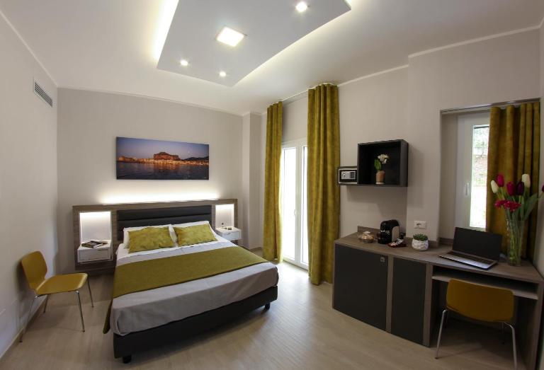 YEASY smart rooms Cefalù - Bed and Breakfast Cefalù