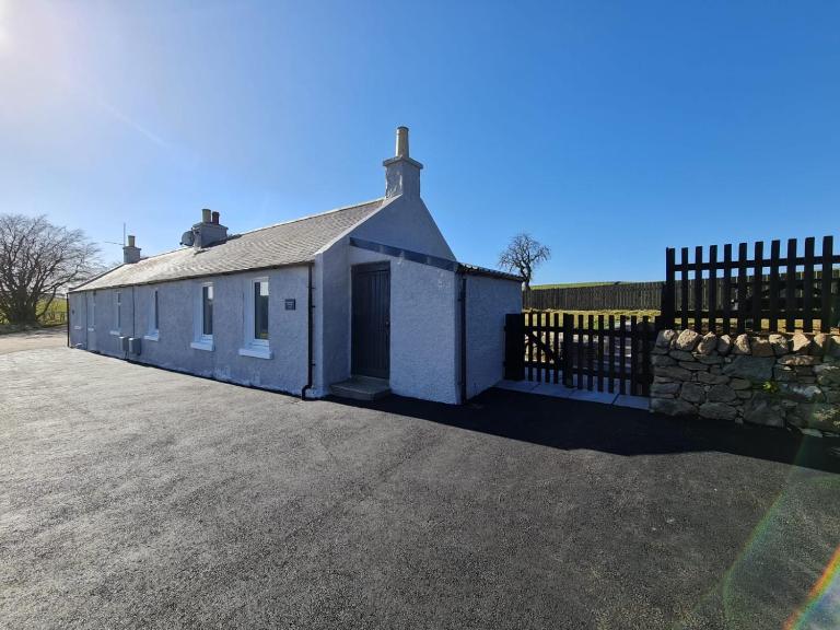 Bruxie Holiday Cottages - Honeysuckle Cottage - B&B Maud