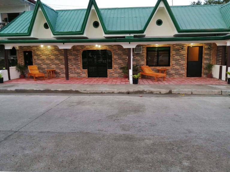La Frezza Beach House - Bed and Breakfast Bayawan