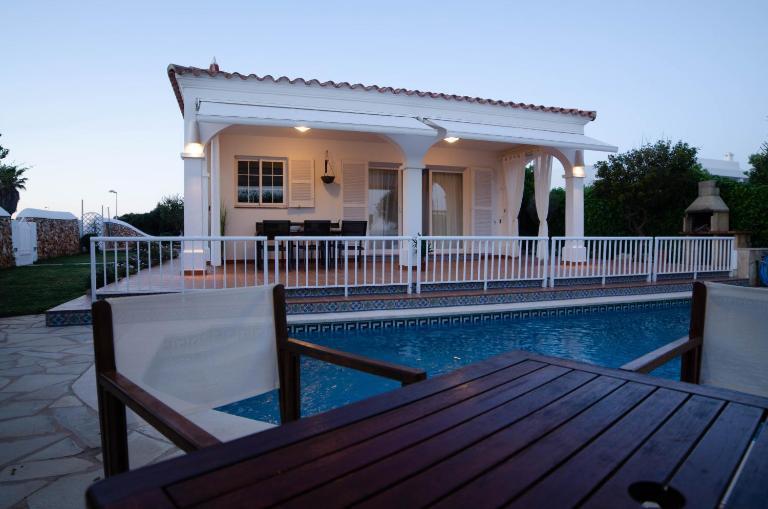 VILLA ANA ARENAL D'en CASTELL - B&B Mercadal