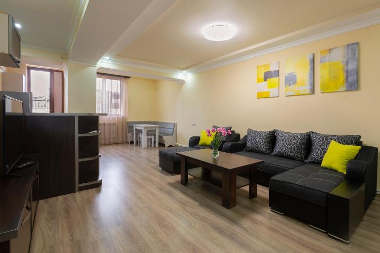 Umba Apartment N5 - balcony and Mount Ararat view - B&B Jerevan