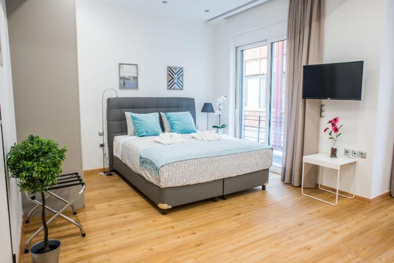 A25 Pristine & Sunny flat with balcony at downtown Athens - Bed and Breakfast Athene