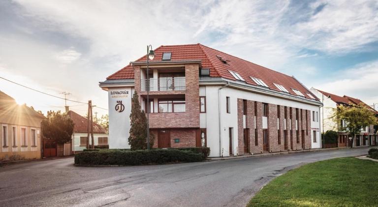 Lovagvár Apartments - Bed and Breakfast Gyula