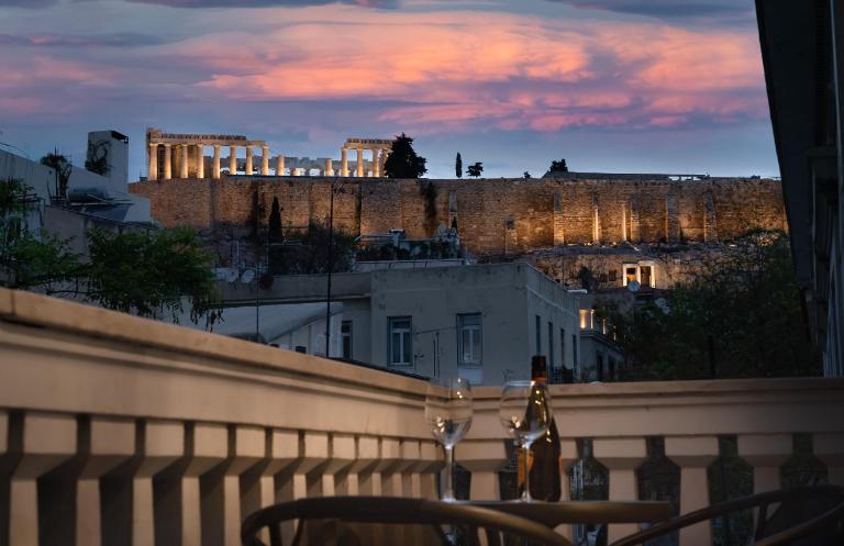 Acropolis Apartment with a unique view - B&B Atenas