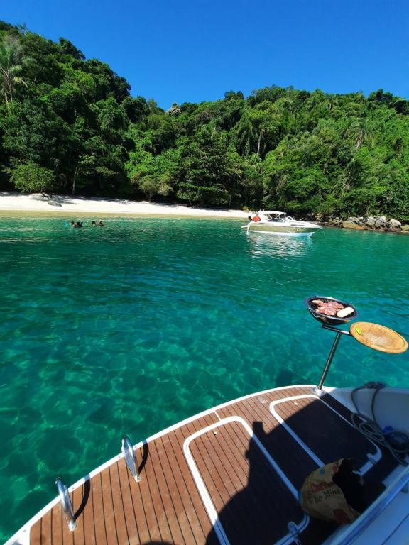 Passeios de lancha em Angra dos Reis - Bed and Breakfast Angra dos Reis