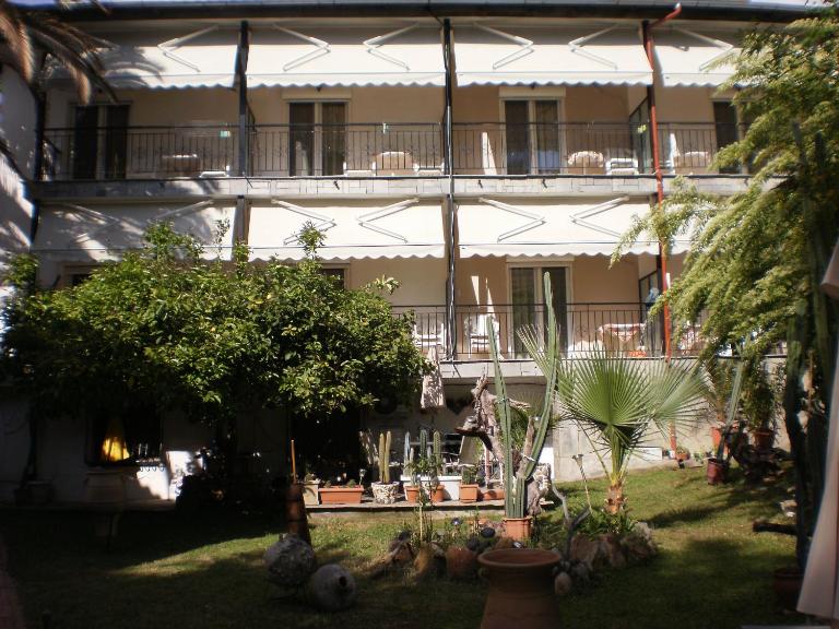 Studios Rosa - Chambres d'hôtes Agía Paraskeví