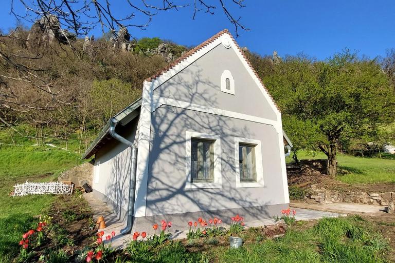 Hollófészek Vendégház - B&B Badacsonytördemic