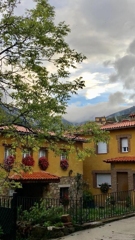 Casa Rural Sierra de Tormantos - B&B Guijo de Santa Bárbara