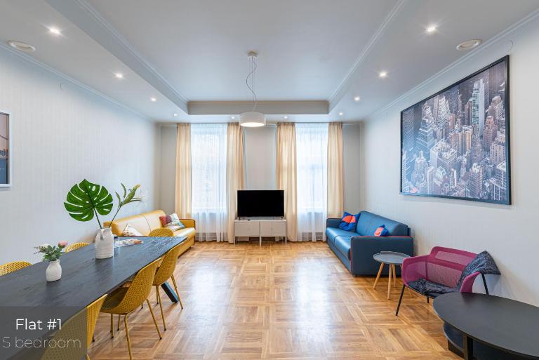 Dandelion Apartments XIXc Cottage with Free Parking - Bed and Breakfast Riga