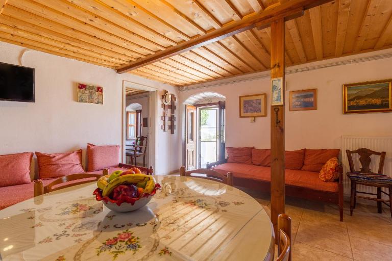 The Old House - Wood & Stone - B&B Evretí
