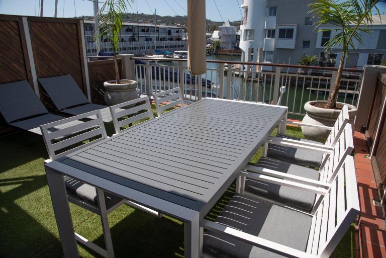 Modern Waterfront 2BR with stunning water views of canals - B&B Knysna