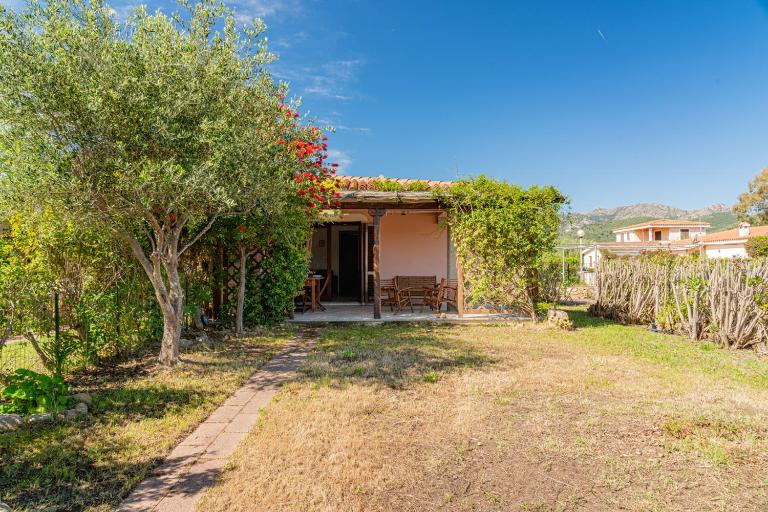 Appartamento Trilocale Le Canne 4 posti letto con giardino e posto auto privato - B&B San Teodoro