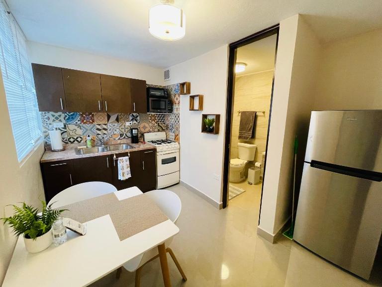 Private Patio Retreat with Zen Vibe and FREE Laundry - B&B Ponce