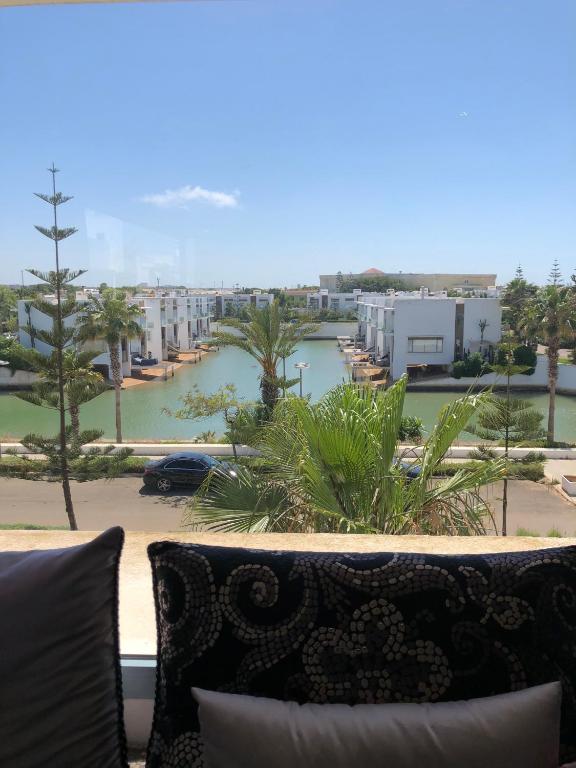 Eden Island Apartment with a View - Ferienwohnung Sidi el Haj Bou Derbala