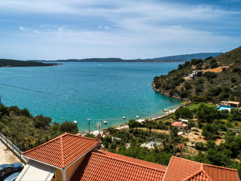 Three Flats, with Sea view, One Loft and Two studios with sea view! - Chambres d'hôtes Davgáta