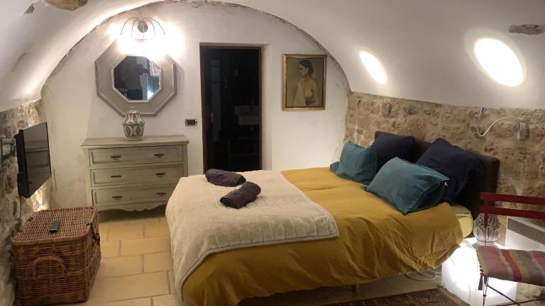 la villageoise, chambre troglodyte pitoresque au cœur du village - B&B Rognes