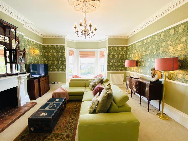 Clarendon View, Historic Apartment with Sea Views - B&B Ventnor