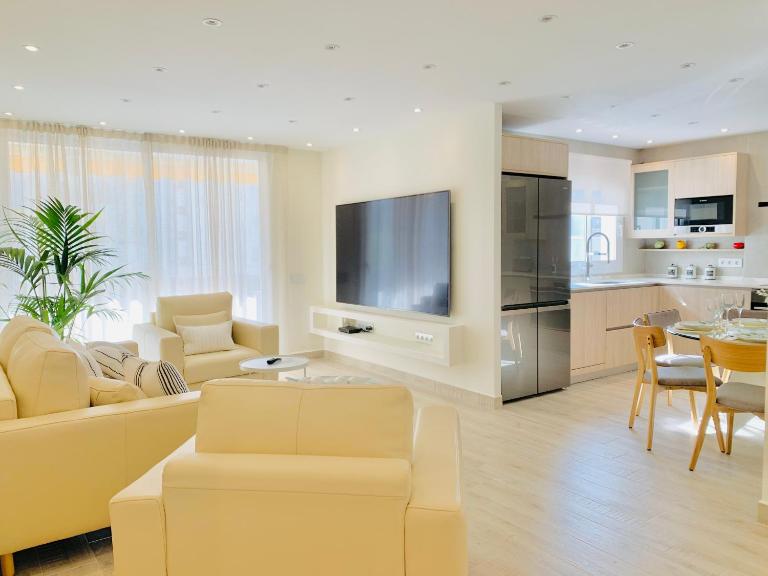 Sitges Spaces Oasis Suites- 4 Bedroom, 4 Ensuite Bathrooms, Terrace, Pool, Sitges Centre - B&B Sitges