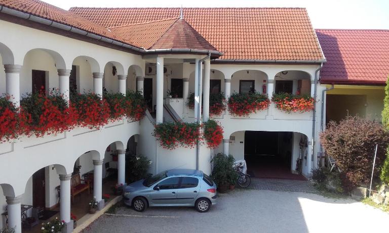 Eden Panzió - B&B Eger
