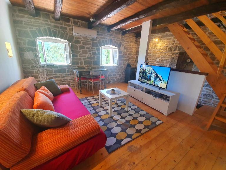 Casa Leonarda - Cozy Private Stone House near Motovun in Central Istria, Terrace with Views - Bed and Breakfast Zamask