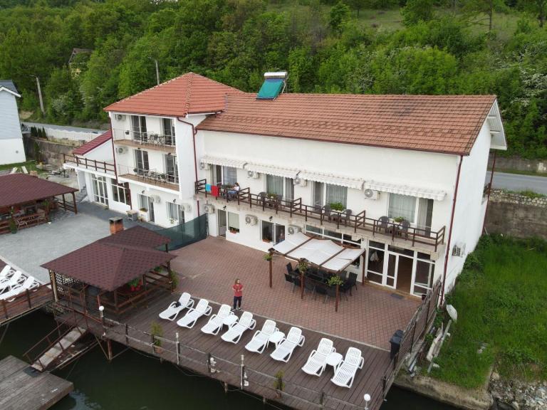 Casa Adrian - B&B Eşelniţa