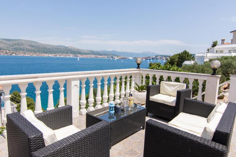 Apartmani Mlačić - Ferienwohnung Okrug Donji