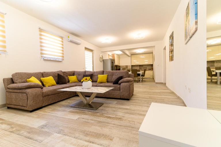 The Place Apartments Okrug Gornji - Chambres d'hôtes Trogir