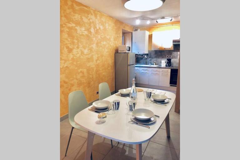 F3 - NEUF - 4/6 p - lits King size - Wifi - Cour - B&B Le Puy-en-Velay