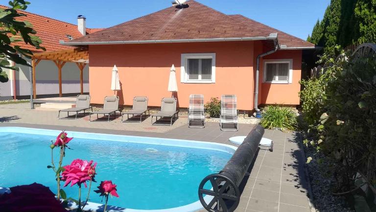 Holiday home in Balatonszentgyörgy 20188 - B&B Balatonszentgyörgy