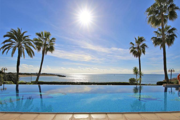 Estepona Port Apartment SOL - Bed and Breakfast Estepona