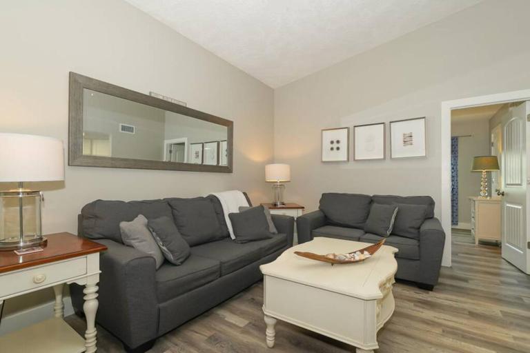 Siesta Key Village-Suite #3: A Block to the Beach! - Ferienwohnung Sarasota