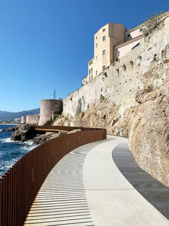 CASA A CERTOSA au cœur de la Citadelle - Bed and Breakfast Bastia